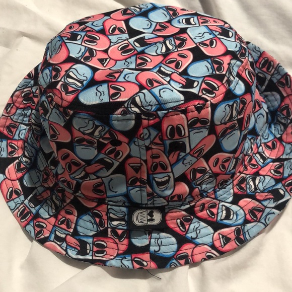 *AWESOME* Pill Bucket Hat in Blue and Pink - Picture 9 of 9